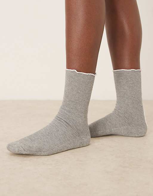 DESIGN wavy stitched detail socks in light grey and white
