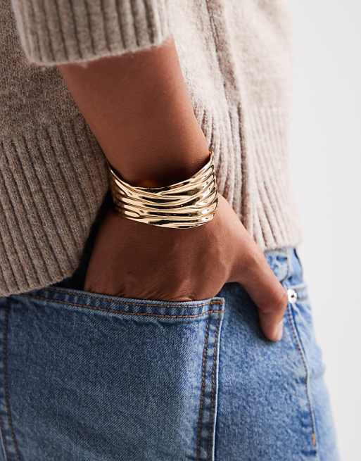 DESIGN wide cuff bangle with ridged texture in gold tone