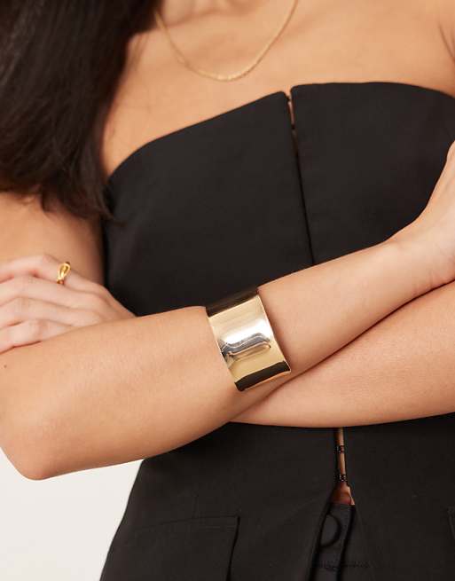 DESIGN wide cuff bracelet in gold tone