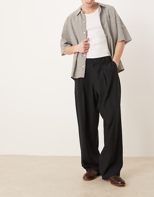 DESIGN wide leg smart trousers with front pleat in black