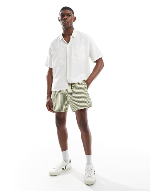 DESIGN wide shorter length short in green and white stripe