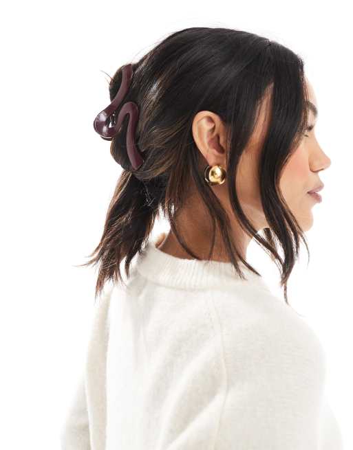DESIGN XL Hair Claw With Wave Detail In Burgundy