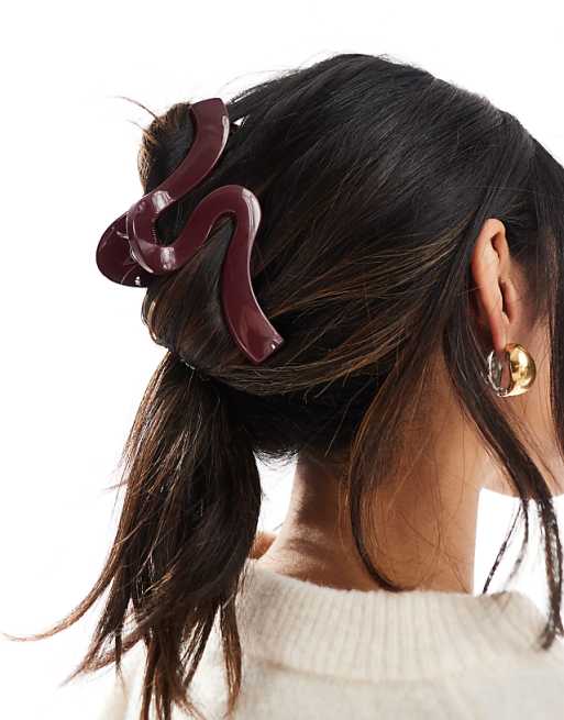 DESIGN XL hair claw with wave detail in burgundy