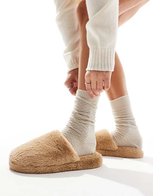 DESIGN Zina closed toe slippers in tan