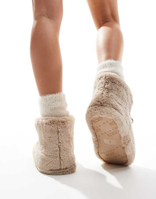 DESIGN Zyla Pom Pom Bootie Slippers In Mink