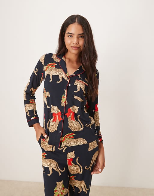 Chelsea Peers Poly Long Sleeve Revere Pyjama Set In Christmas Leopard Print