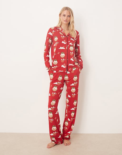 Chelsea Peers Tall poly long sleeve revere pyjama set in Christmas pudding balloon print