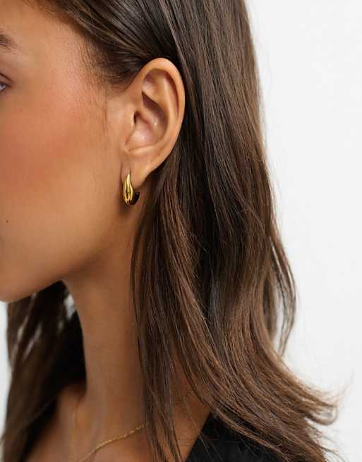 D. LOUISE Baby curved hoops in gold