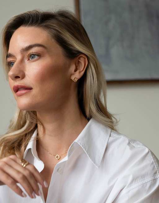 D.LOUISE Classic Waterproof Clover Studs In Gold