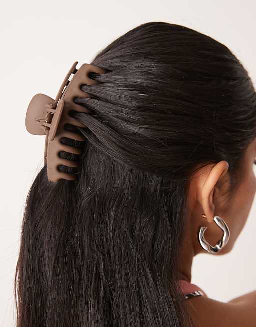 DesignB London hair claw in dark brown