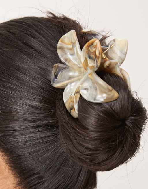 DesignB London Hawaiian Hair Claw In Neutral Marble