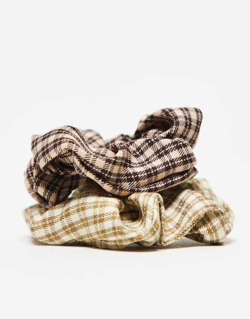 DesignB London Pack Of 2 Hair Scrunchies In Neutral Gingham
