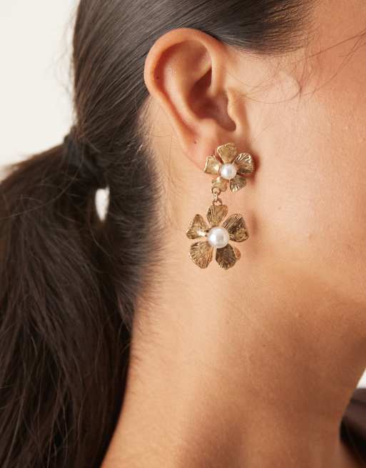 DesignB London Pearl And Flower Drop Earrings In Gold