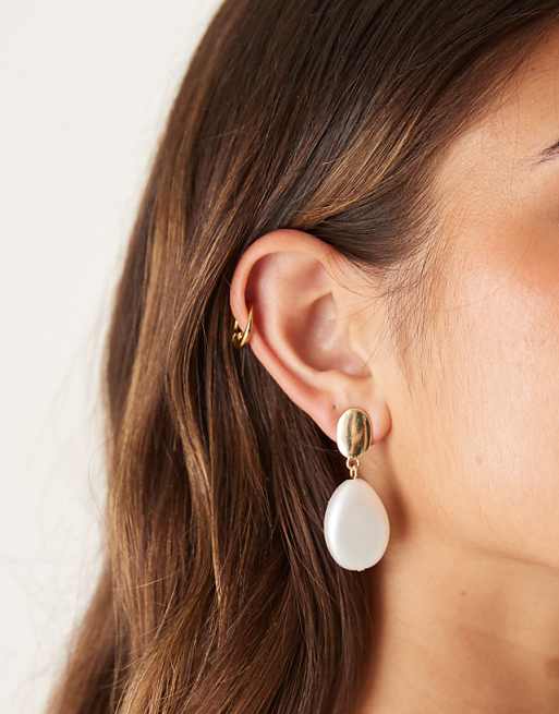 DesignB London pearl drop earrings in brushed gold