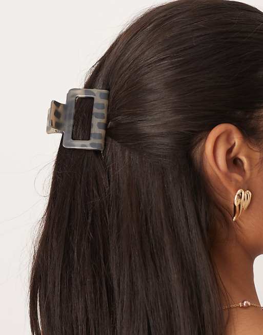 DesignB London small hair claw in neutral animal print