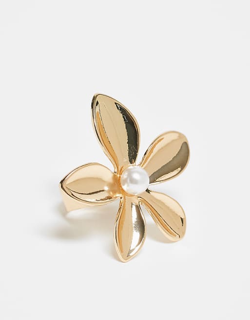 DesignB London statement flower ring in gold