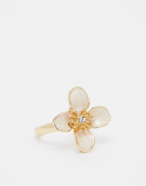 DesignB London statement flower ring in pale pink and gold