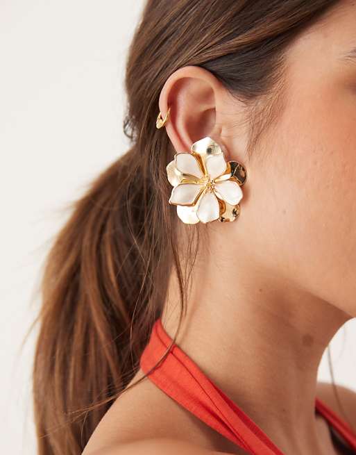DesignB London statement flower stud earrings in pale pink and gold
