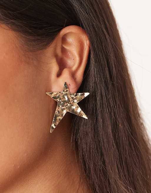DesignB London statement hammered star stud earrings in gold