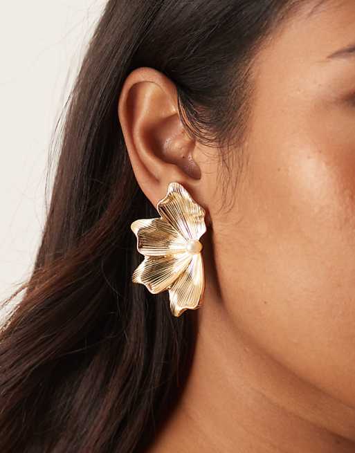 DesignB London statement pearl flower earrings in gold