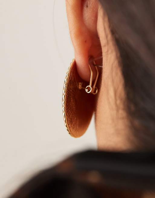 DesignB London Vintage Black Stone Stud Earrings In Gold