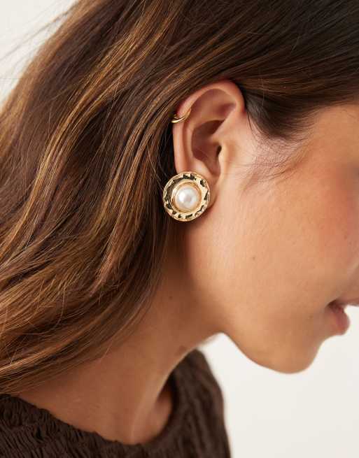 DesignB London Vintage Style Pearl Stud Earrings In Gold