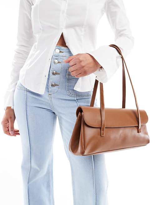 Glamorous elongated clean shoulder bag in tan