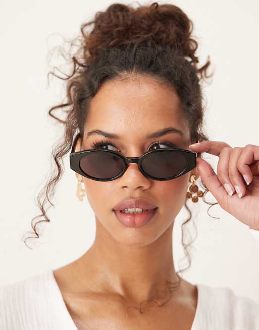 Jeepers Peepers Slim Rectangular Sunglasses In Black