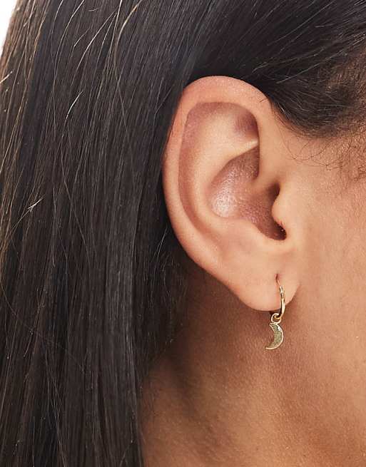 Kingsley Ryan hoop earrings with star charm in gold plated