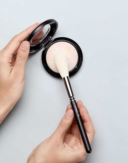 MAC 137S Long Blending Brush