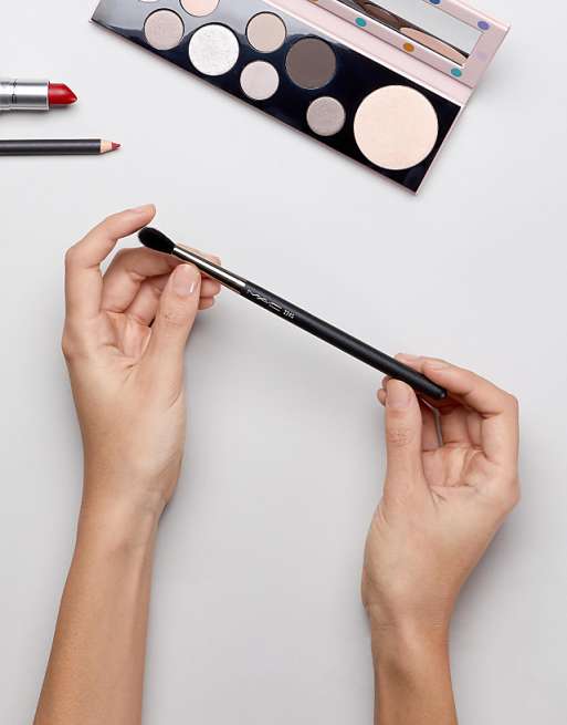MAC 224S Tapered Blending Brush