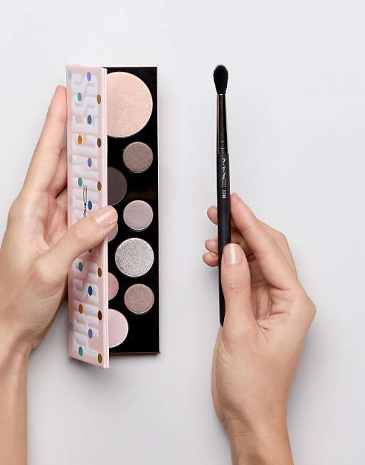 MAC 224S Tapered Blending Brush
