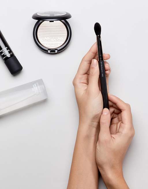 MAC 240S Large Tapered Blending Brush