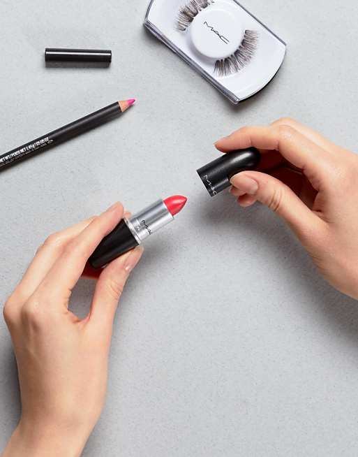 MAC Retro Matte Lipstick - Relentlessly Red
