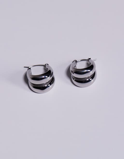 Neck On The Line Double Hoop Earrings In Silver