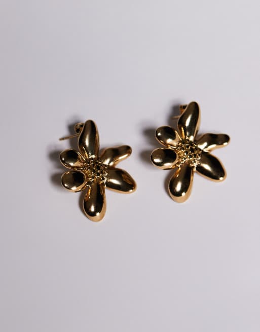 Neck On The Line Flower Stud Earrings In Gold Plated