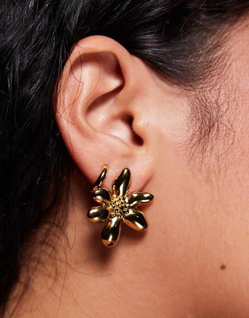 Neck On The Line flower stud earrings in gold plated