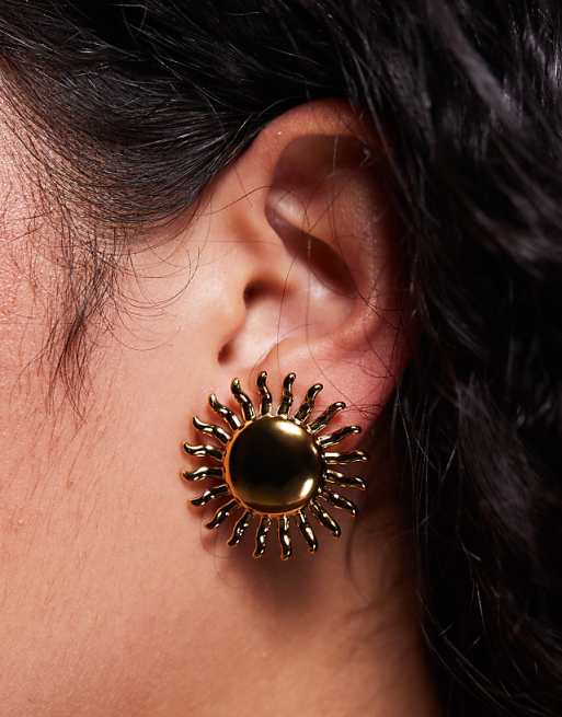 Neck On The Line statement sun stud earrings in gold plated
