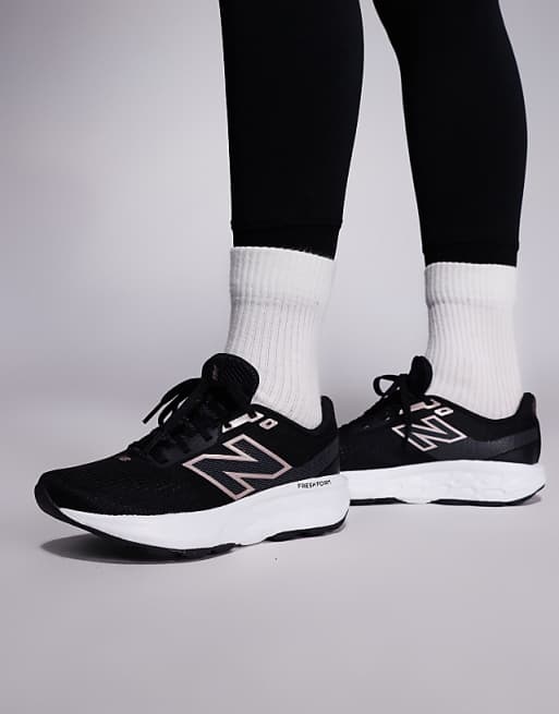 New Balance 520 running trainers in black