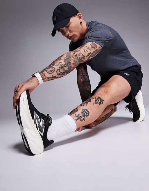 New Balance More running trainers in black