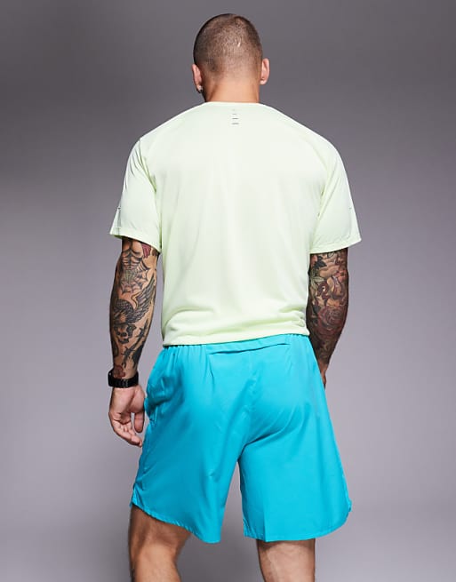 Nike Running Challenger Dri-FIT 7 Inch Shorts In Blue
