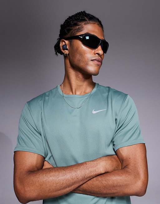 Nike Running Miler Dri-FIT T-shirt In Green