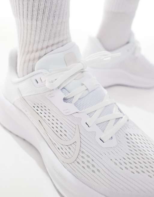 Nike Running Quest 6 Trainers In White And Grey