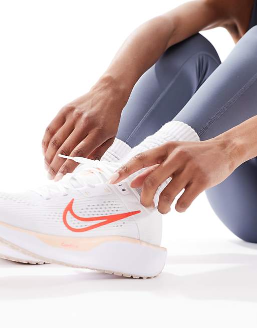 Nike Running Quest 6 Trainers In White And Red