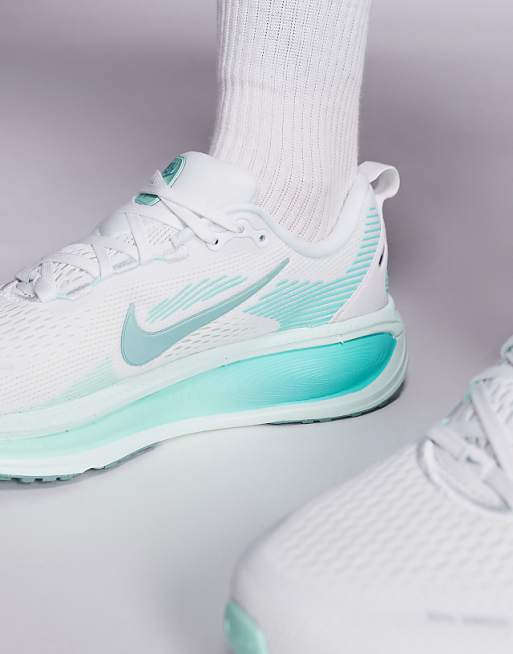 Nike Running Vomero 18 Trainers In White And Light Blue