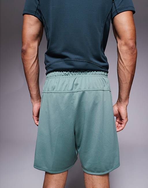 Nike Training Totality Dri-FIT 7 Inch Shorts In Green