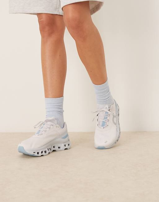 ON Cloudmonster Running Trainers In Blue