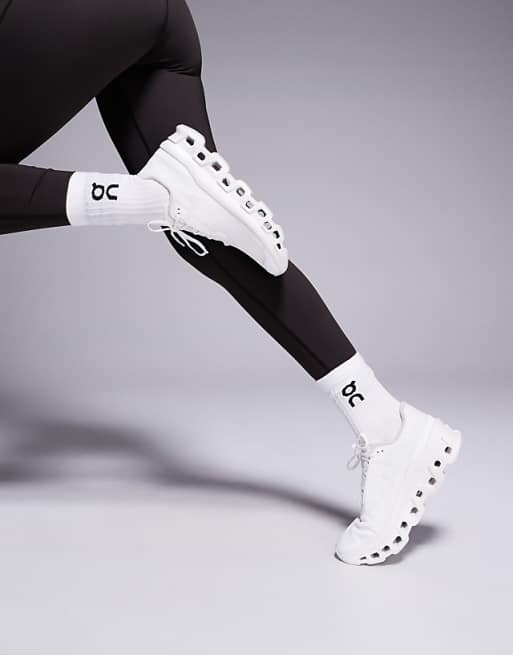 ON Cloudmonster Void Running Trainers In White