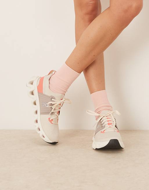ON Cloudswift 4 Running Trainers In Beige