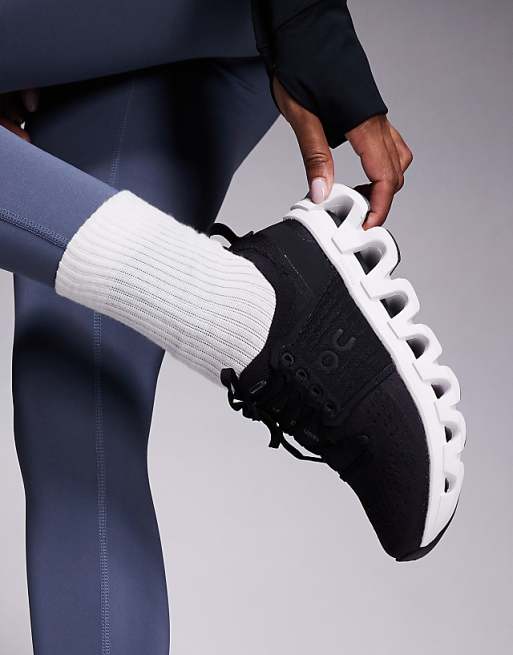 ON Cloudswift 4 Running Trainers In Black